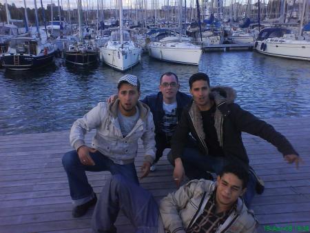 je suis avec les amis